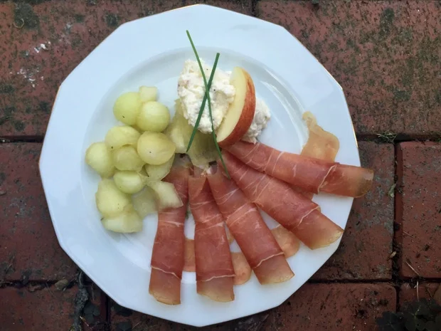 Westfälischer Knochenschinken mit Calvadosmelone und Meerrettichcreme - Rezept - Bild Nr. 1802