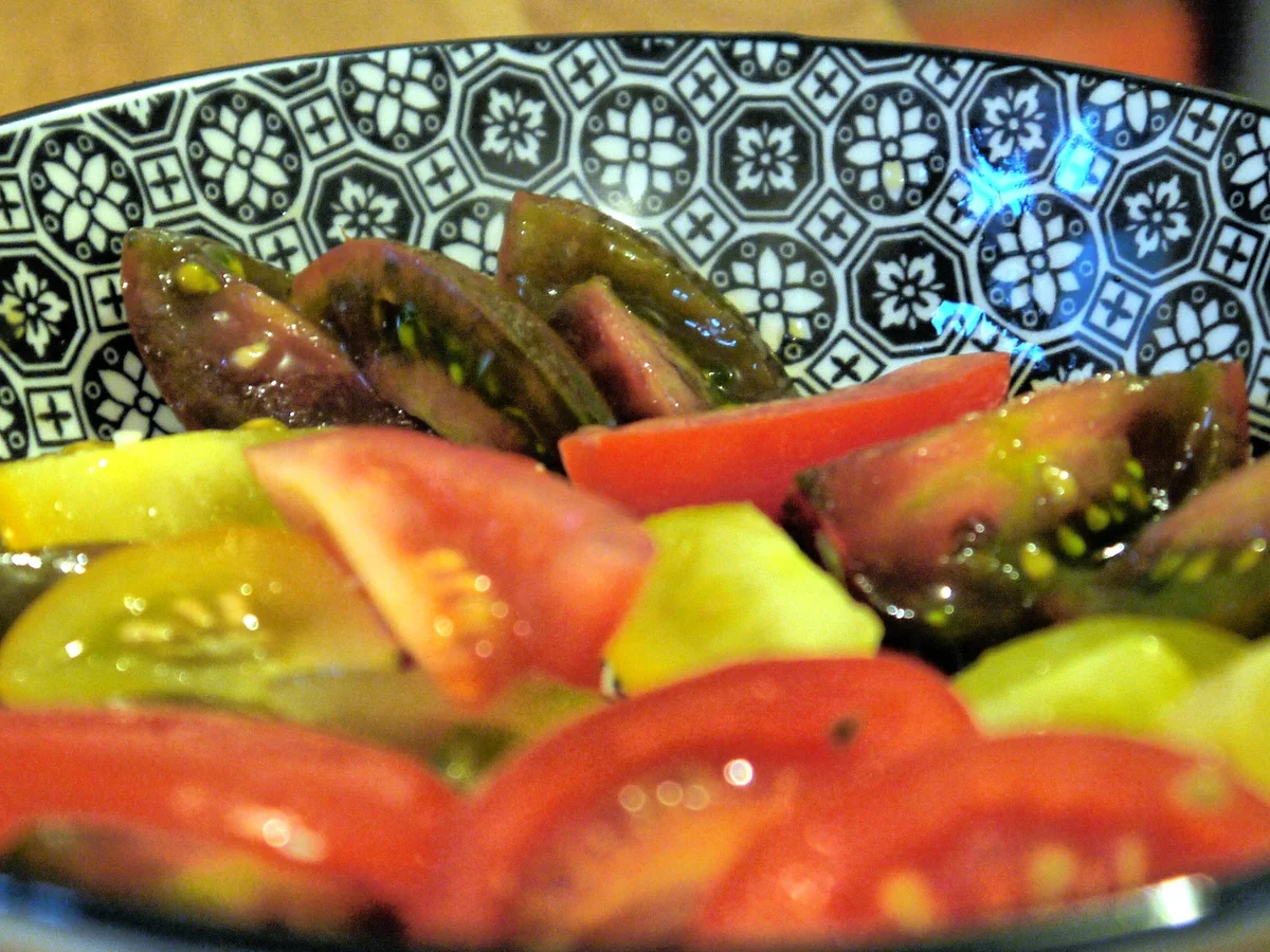 Rezept: Fruchtige Hackbällchen auf Blumenkohl-Kichererbsen-Pfanne mit Curry-Joghurt-Dipp Bild Nr. 1852 Fruchtige Hackbällchen auf Blumenkohl-Kichererbsen-Pfanne mit Curry-Joghurt-Dipp - Rezept - Bild Nr. 1852