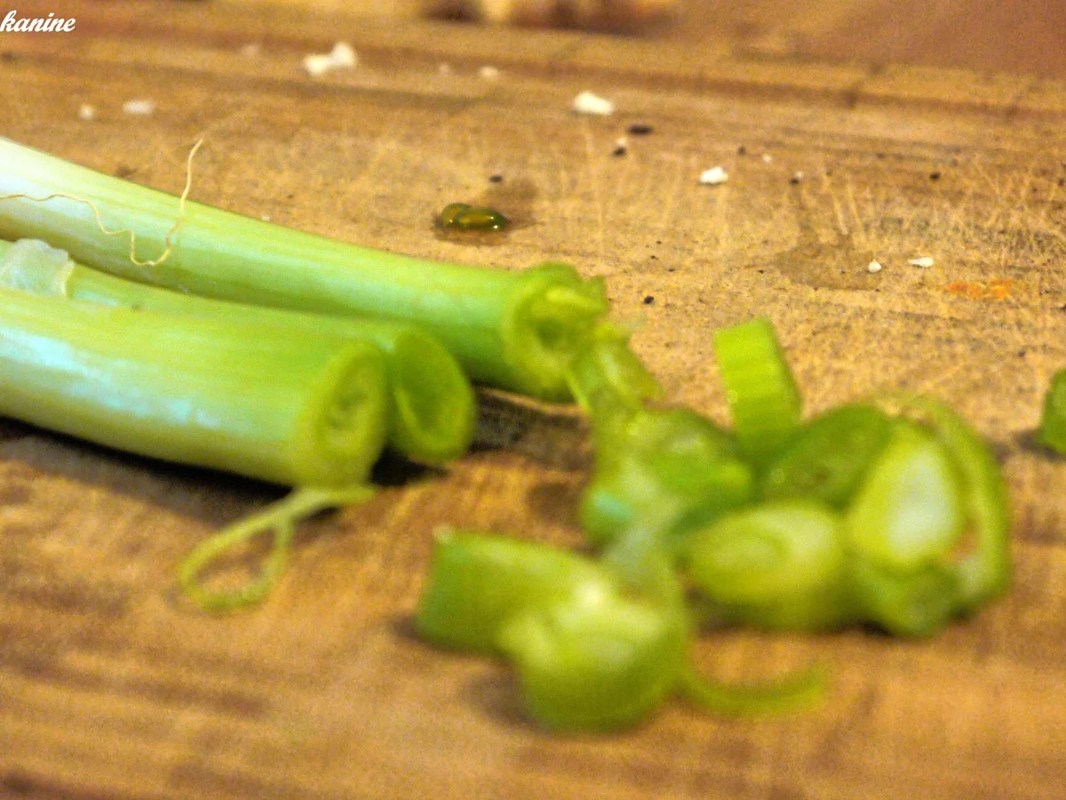 Rezept: Fruchtige Hackbällchen auf Blumenkohl-Kichererbsen-Pfanne mit Curry-Joghurt-Dipp Bild Nr. 1853 Fruchtige Hackbällchen auf Blumenkohl-Kichererbsen-Pfanne mit Curry-Joghurt-Dipp - Rezept - Bild Nr. 1853