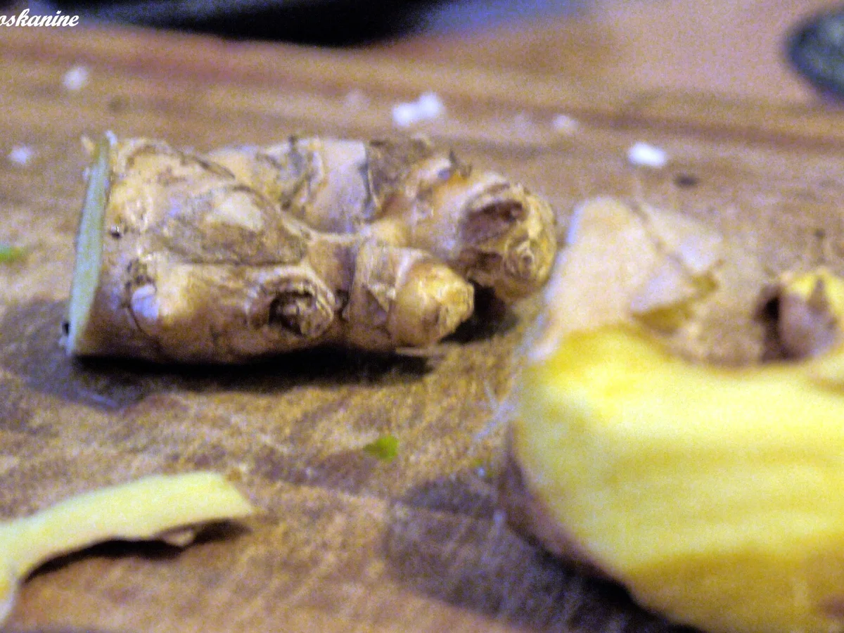 Rezept: Fruchtige Hackbällchen auf Blumenkohl-Kichererbsen-Pfanne mit Curry-Joghurt-Dipp Bild Nr. 1854 Fruchtige Hackbällchen auf Blumenkohl-Kichererbsen-Pfanne mit Curry-Joghurt-Dipp - Rezept - Bild Nr. 1854