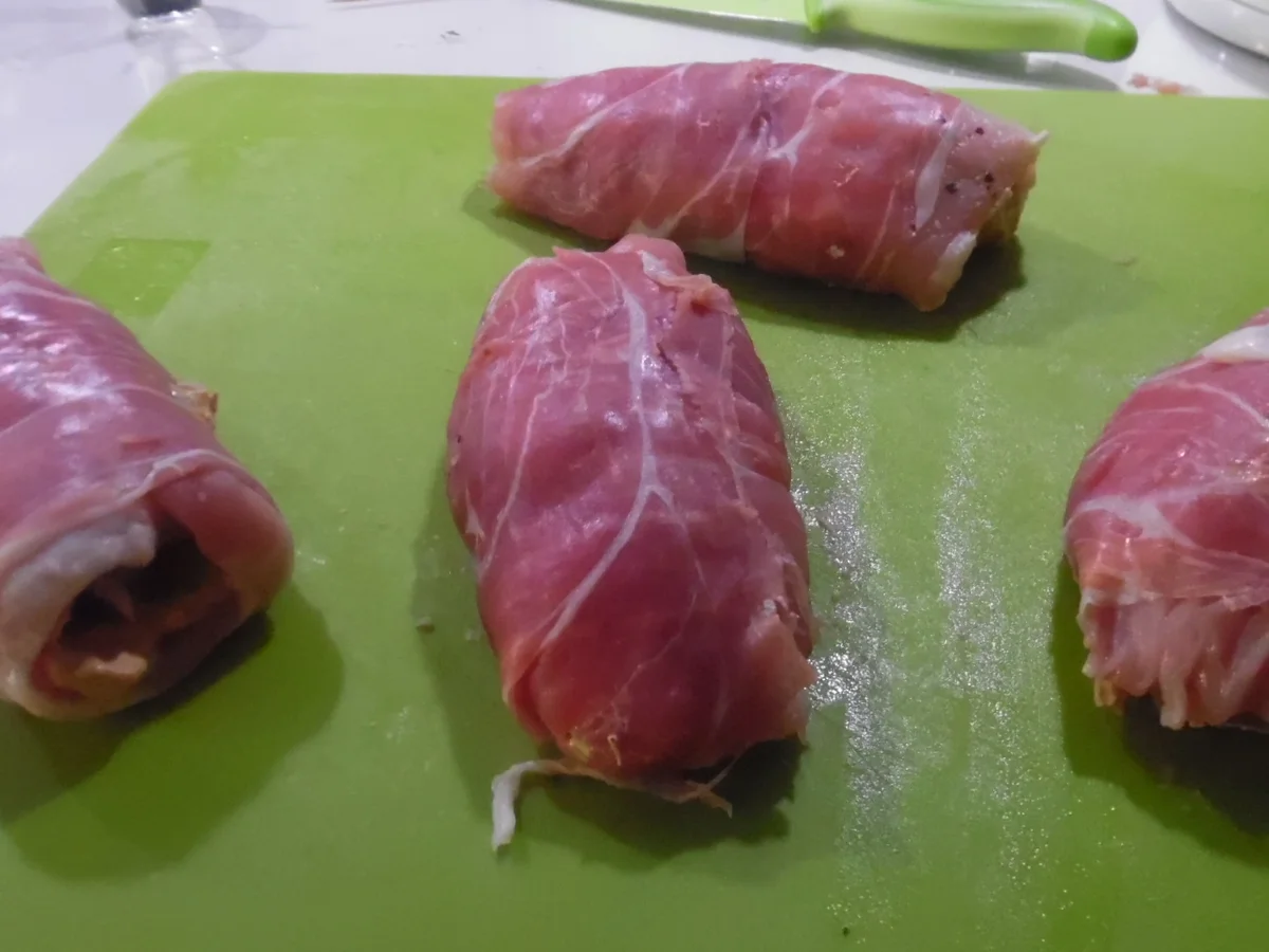 Rezept: Mediterran gefüllte Putenröllchen Bild Nr. 1877 Mediterran gefüllte Putenröllchen - Rezept - Bild Nr. 1877