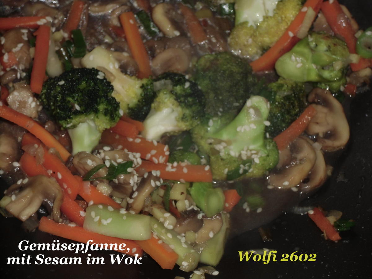 Gemüsepfanne im Wok (Brokkolie,Karotten,Champignon und ...) - Rezept ...