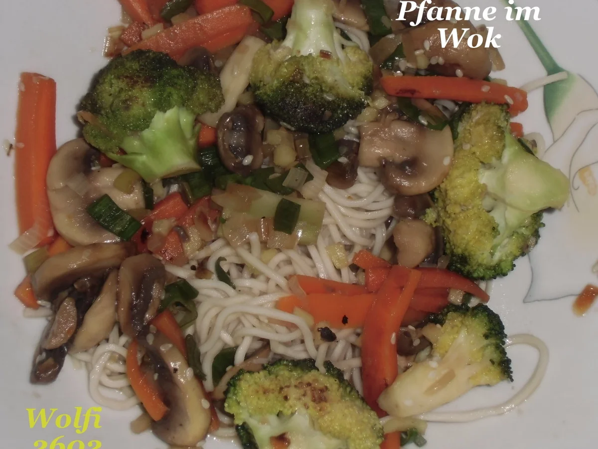 Gemüsepfanne im Wok (Brokkolie,Karotten,Champignon und ...) - Rezept - Bild Nr. 1880