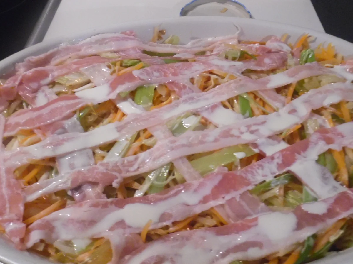 Rezept: Kabeljau-Filet unter Wurzelgemüse-Speck-Haube Bild Nr. 1877 Kabeljau-Filet unter Wurzelgemüse-Speck-Haube - Rezept - Bild Nr. 1877