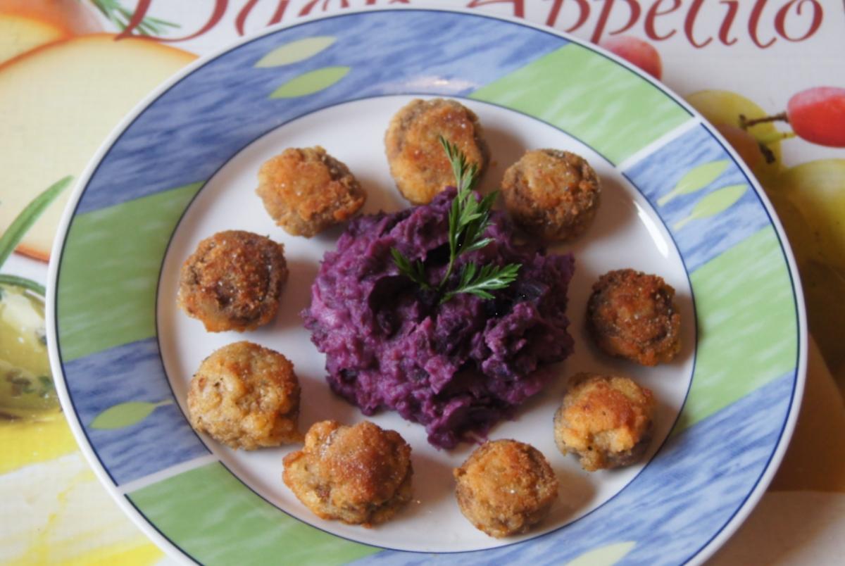 Bilder für Lila Möhren-Kartoffelstampf mit panierten Champignons - Rezept