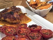 Marinierte Hähnchenunterschlegl mit Ofentomaten und Süßkartoffel-Sticks - Rezept - Bild Nr. 1903