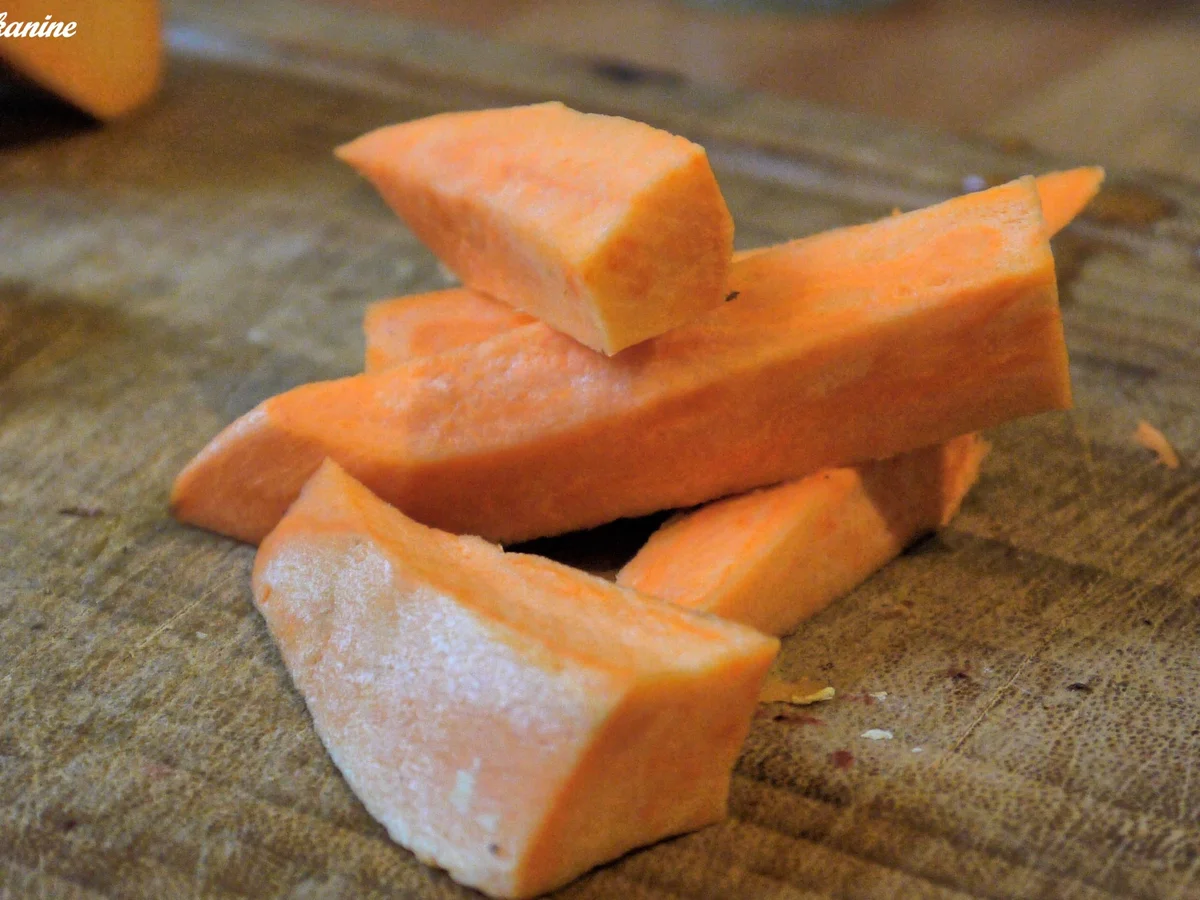 Marinierte Hähnchenunterschlegl mit Ofentomaten und Süßkartoffel-Sticks - Rezept - Bild Nr. 1910