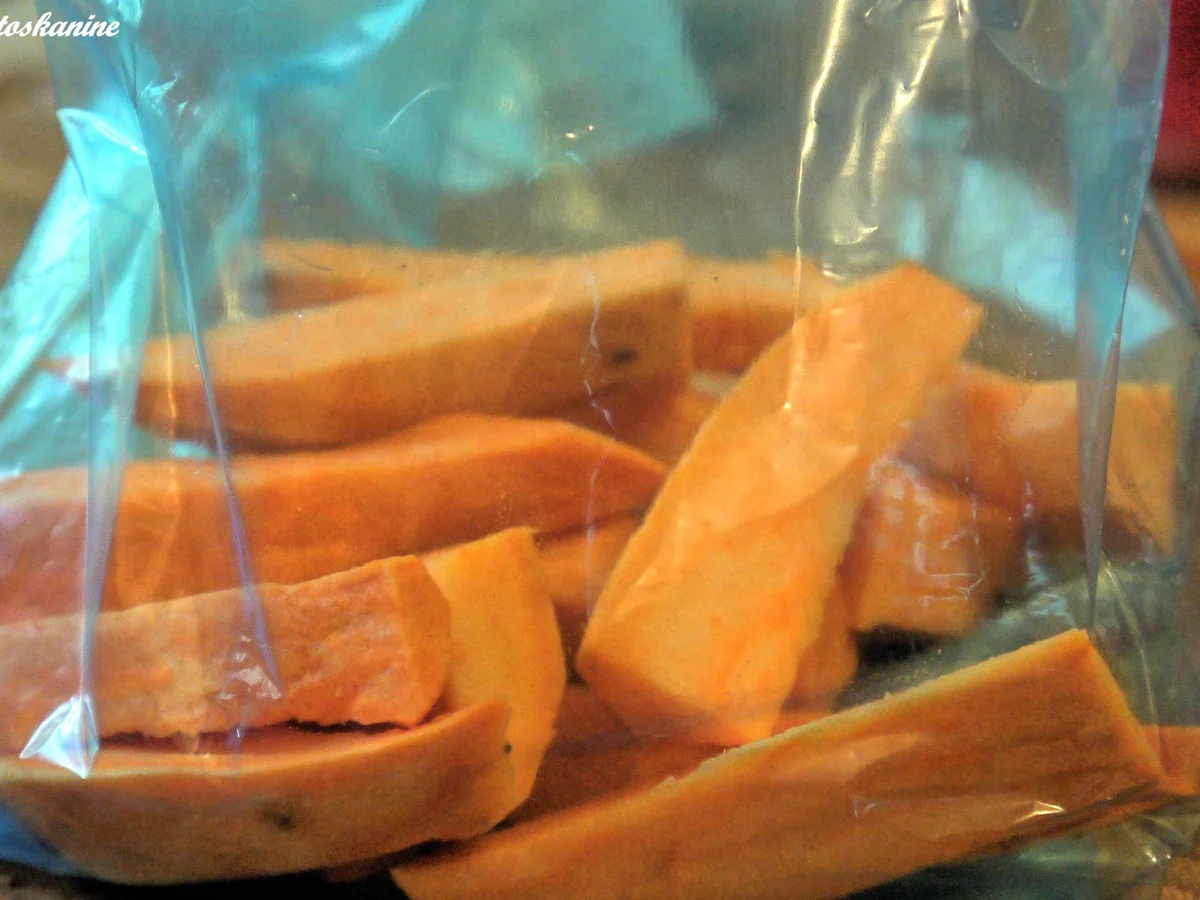 Marinierte Hähnchenunterschlegl mit Ofentomaten und Süßkartoffel-Sticks - Rezept - Bild Nr. 1911