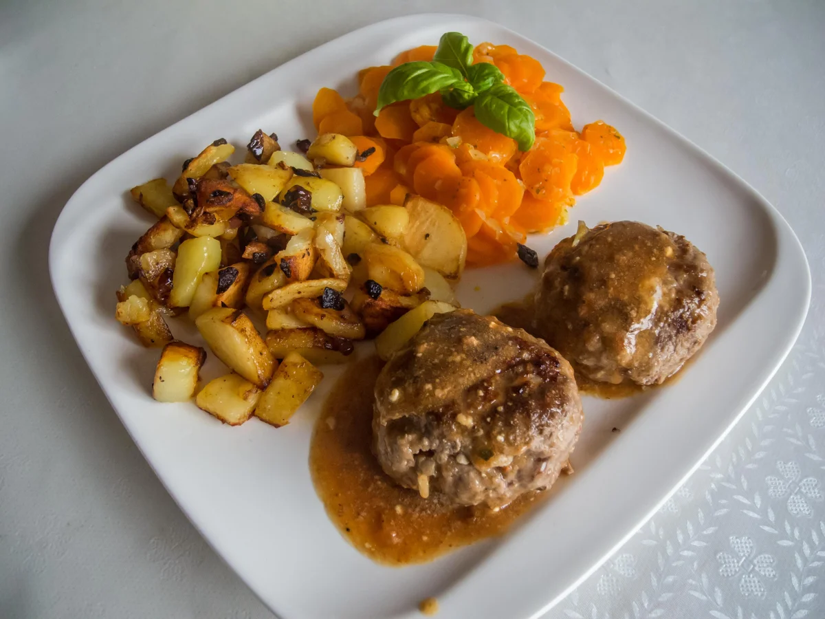 Hacktaler mit Wow-Effekt und Würzkartoffeln - Rezept - Bild Nr. 1892