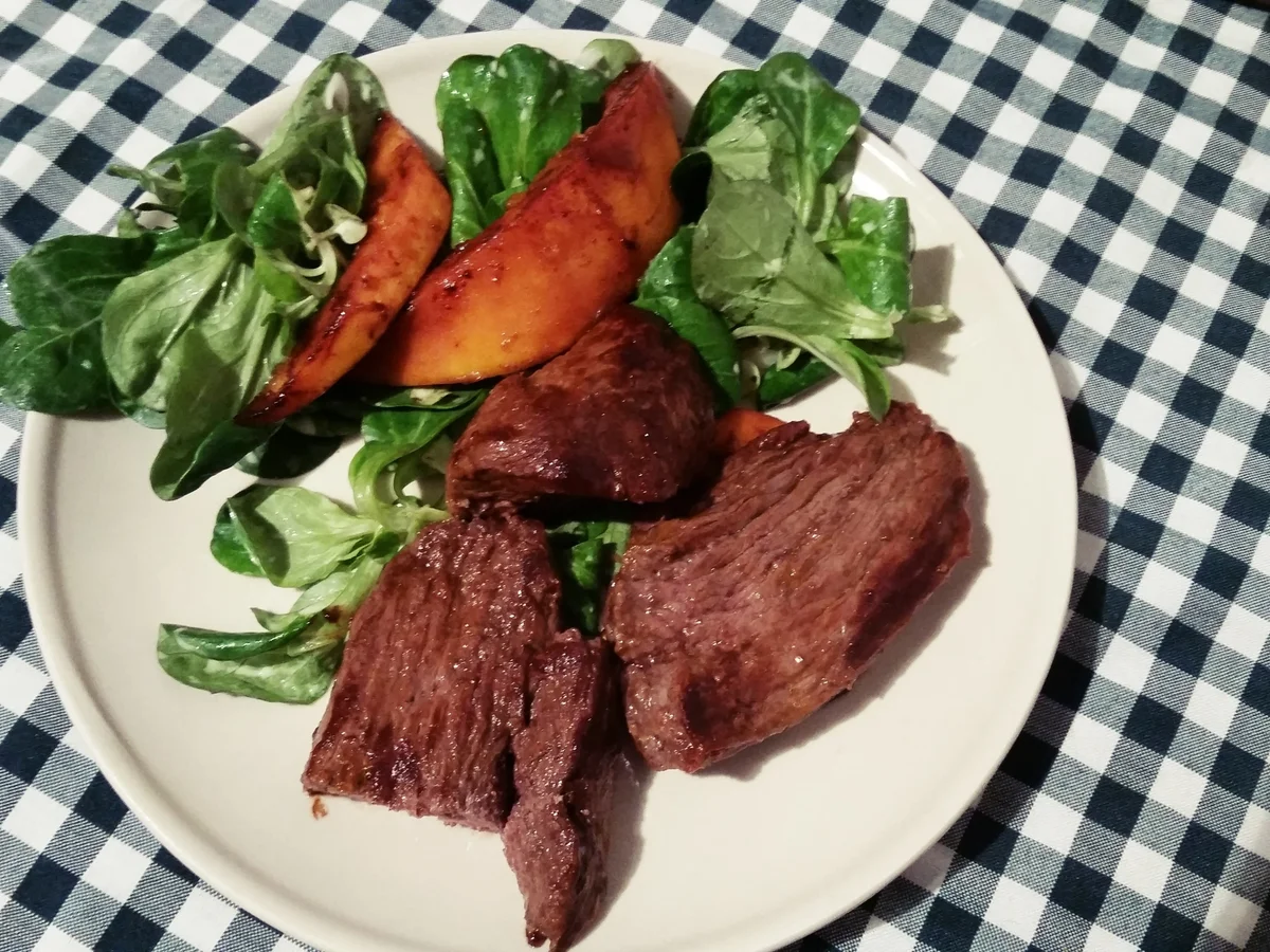 Rindersteak mit gebratenem Kürbis auf Feldsalat - Rezept - Bild Nr. 1892