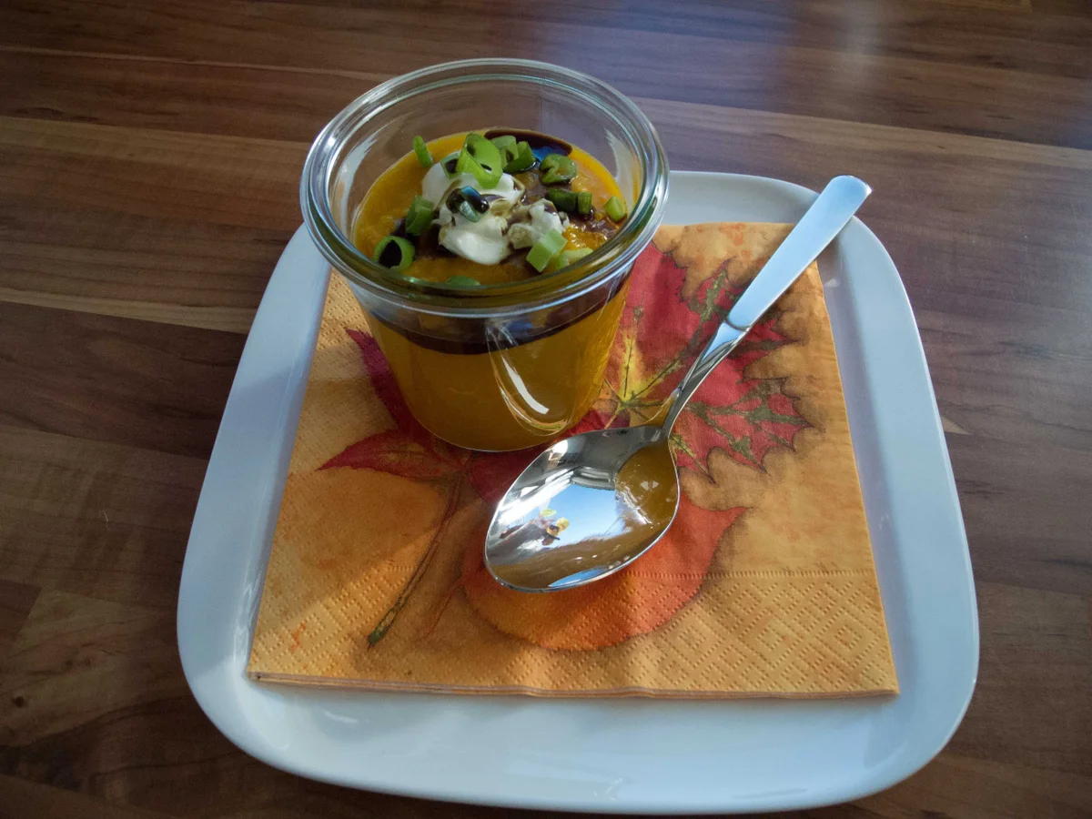 Rezept: Suppenküche: Kürbiscremesuppe Bild Nr. 1891 Suppenküche: Kürbiscremesuppe - Rezept - Bild Nr. 1891