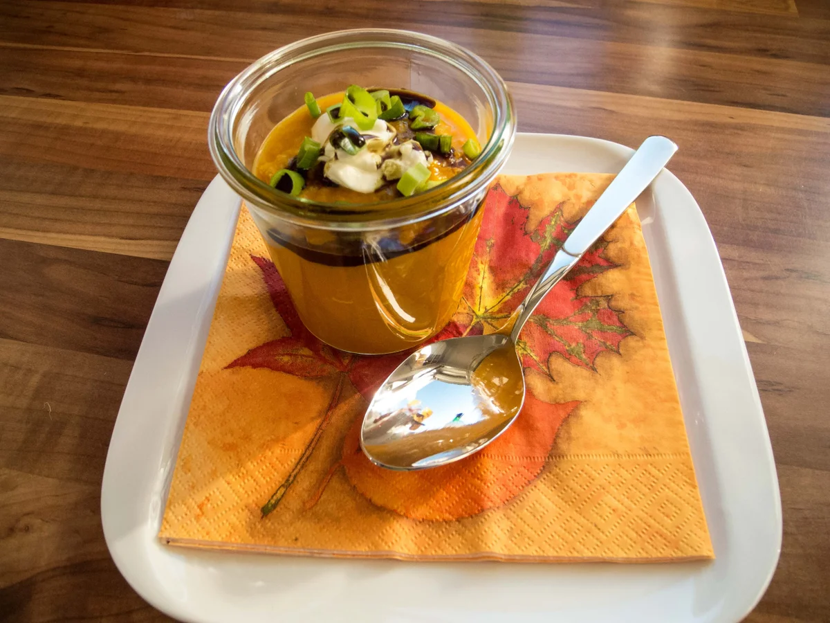 Rezept: Suppenküche: Kürbiscremesuppe Bild Nr. 1891 Suppenküche: Kürbiscremesuppe - Rezept - Bild Nr. 1891