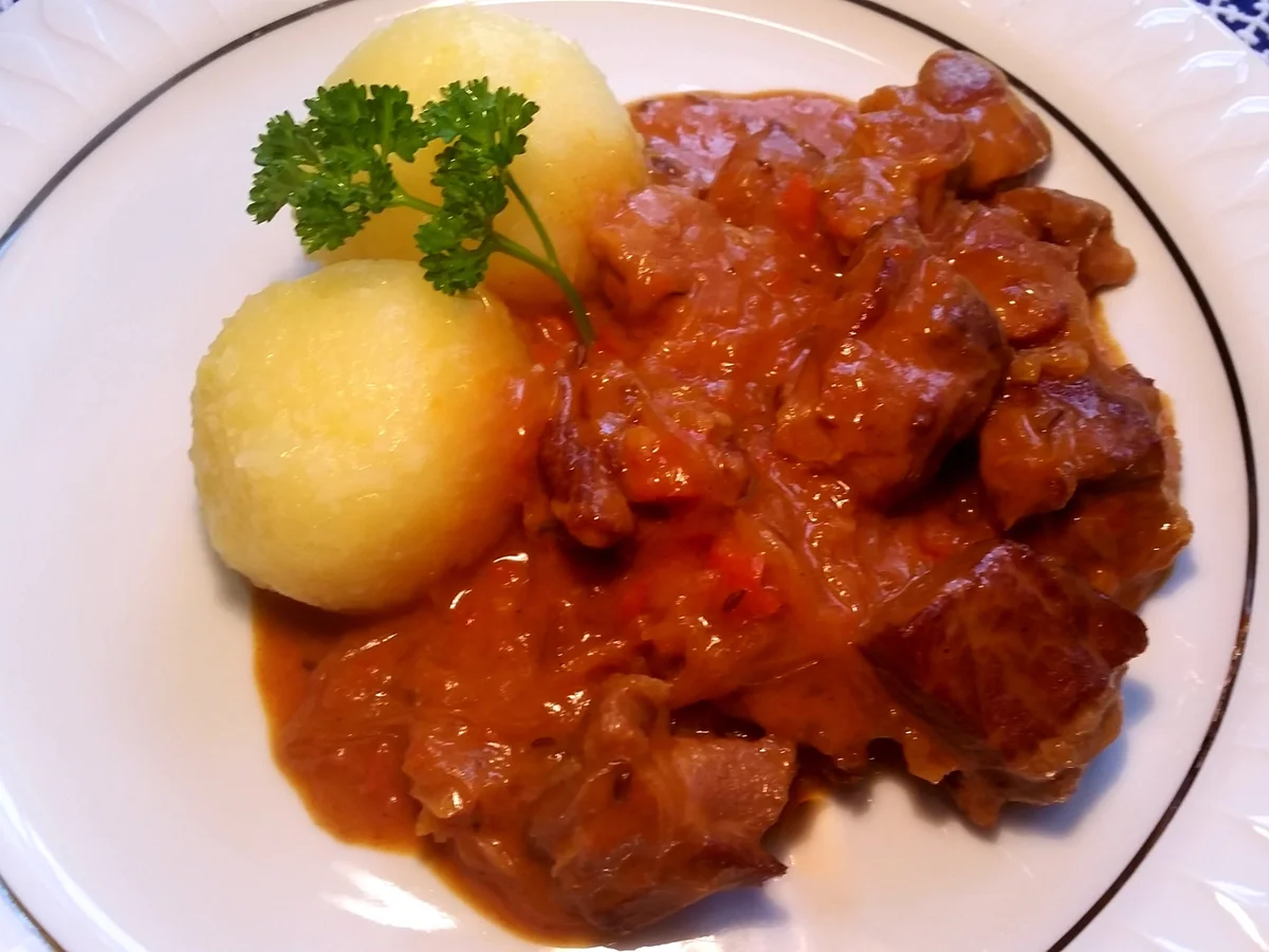 Gulasch nach Szegediner-Art ... - Rezept - Bild Nr. 1933