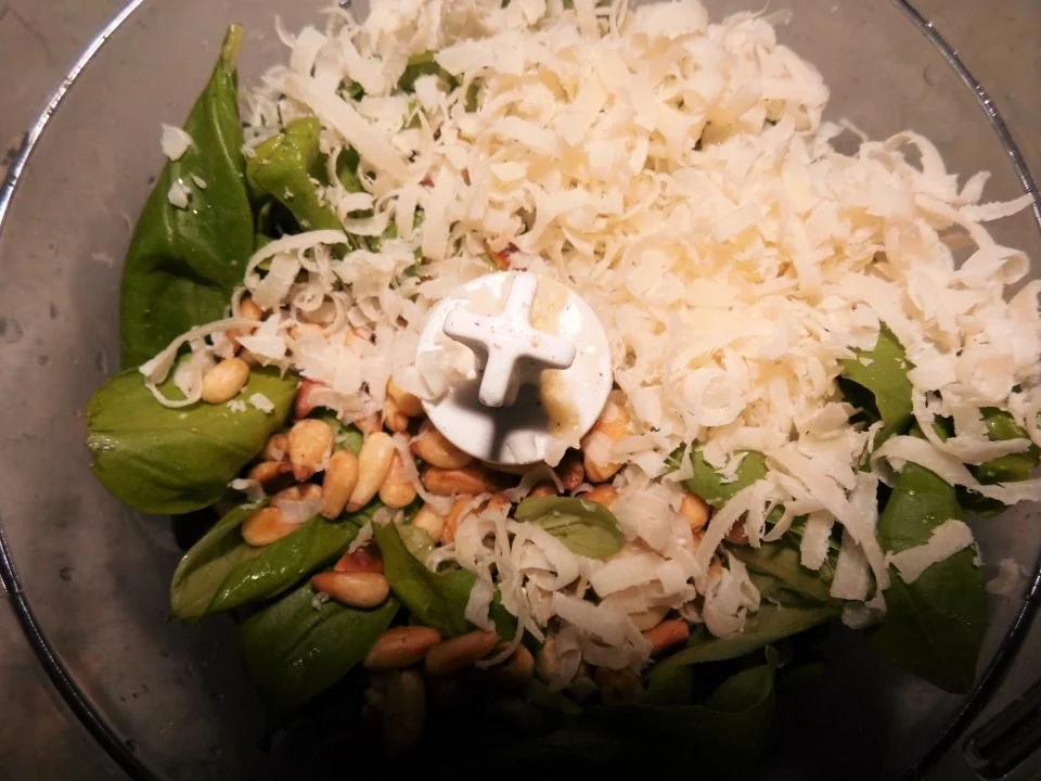 Rezept: Spaghetti mit Basilikum-Grana-Padano-Soße und knuspriges Hähnchenfilet Bild Nr. 1913 Spaghetti mit Basilikum-Grana-Padano-Soße und knuspriges Hähnchenfilet - Rezept - Bild Nr. 1913