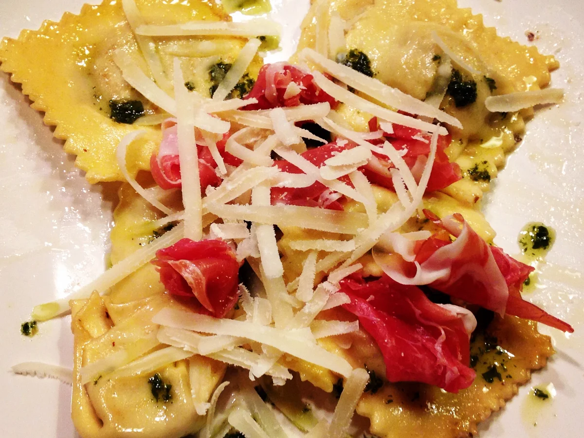 Ravioli mit Pilzfüllung, Grana Padano und Parmaschinken - Rezept - Bild Nr. 1920