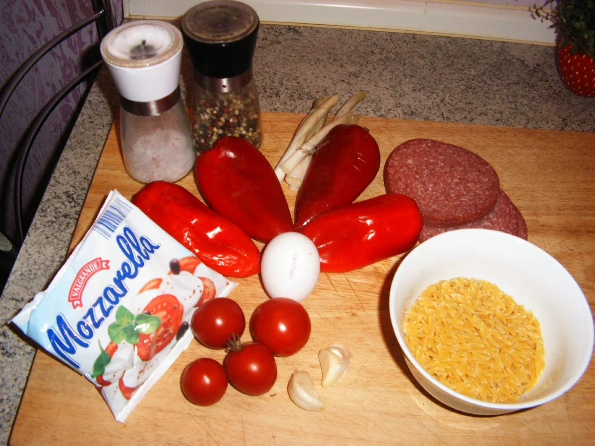 Spitzpaprika gefüllt mit Nudeln und Salami - Rezept - Bild Nr. 1946