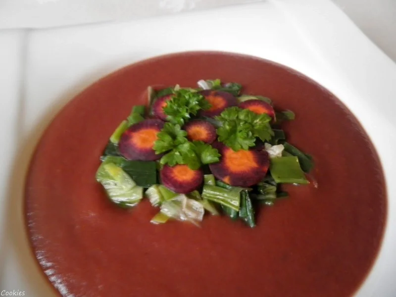 Cremige Kartoffelsuppe mit violetten Karotten ... und Laucheinlage ... - Rezept - Bild Nr. 1953