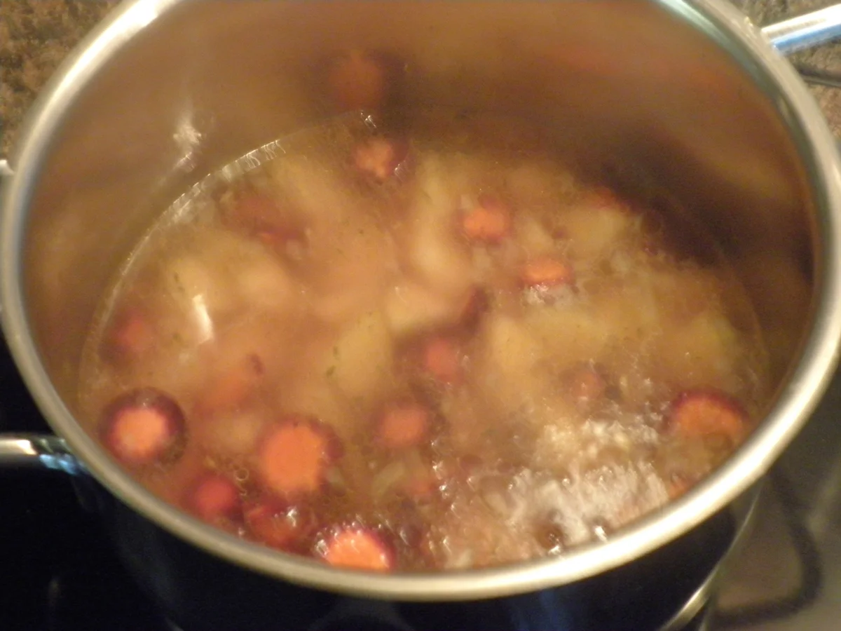 Cremige Kartoffelsuppe mit violetten Karotten ... und Laucheinlage ... - Rezept - Bild Nr. 1956