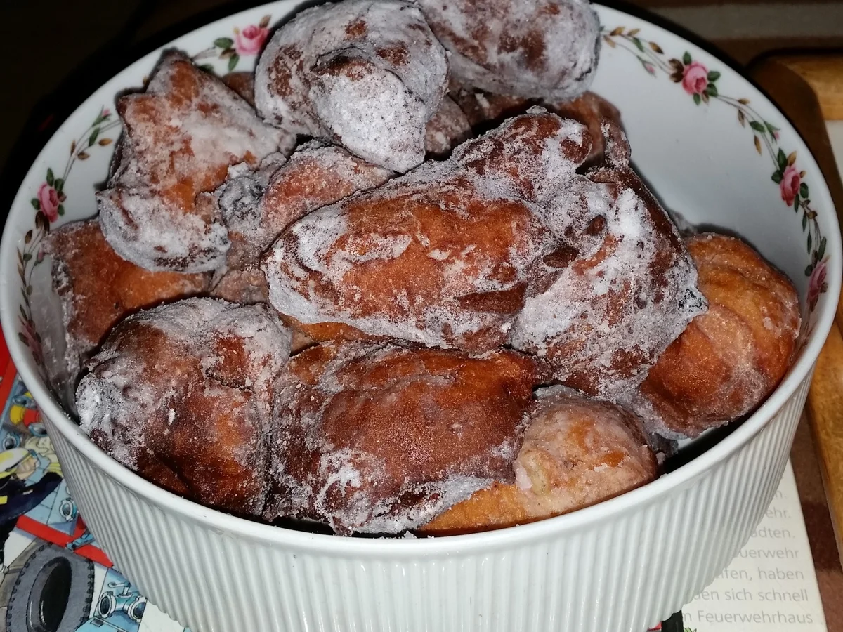 Rezept: Quarkbällchen (Mutzen) Bild Nr. 1948 Quarkbällchen (Mutzen) - Rezept - Bild Nr. 1948