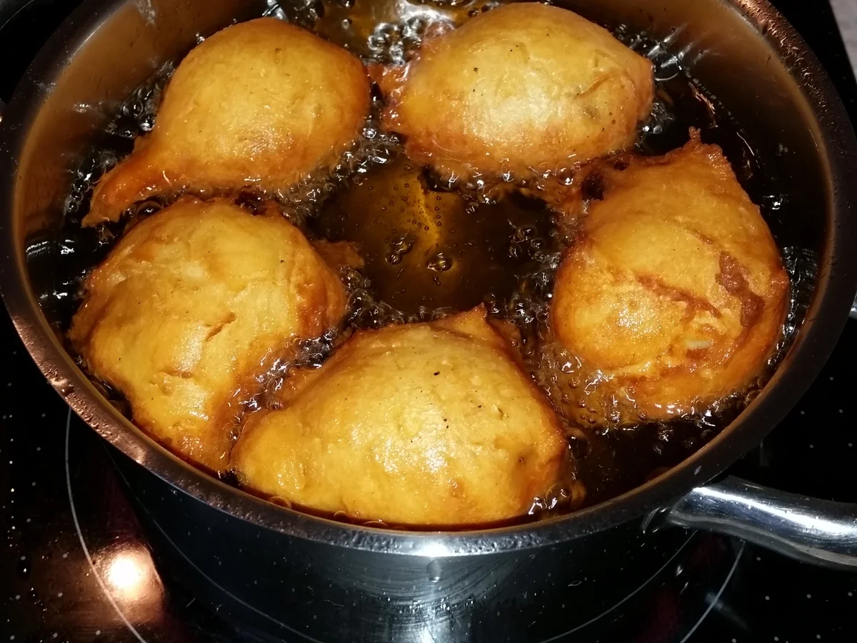 Rezept: Quarkbällchen (Mutzen) Bild Nr. 1949 Quarkbällchen (Mutzen) - Rezept - Bild Nr. 1949