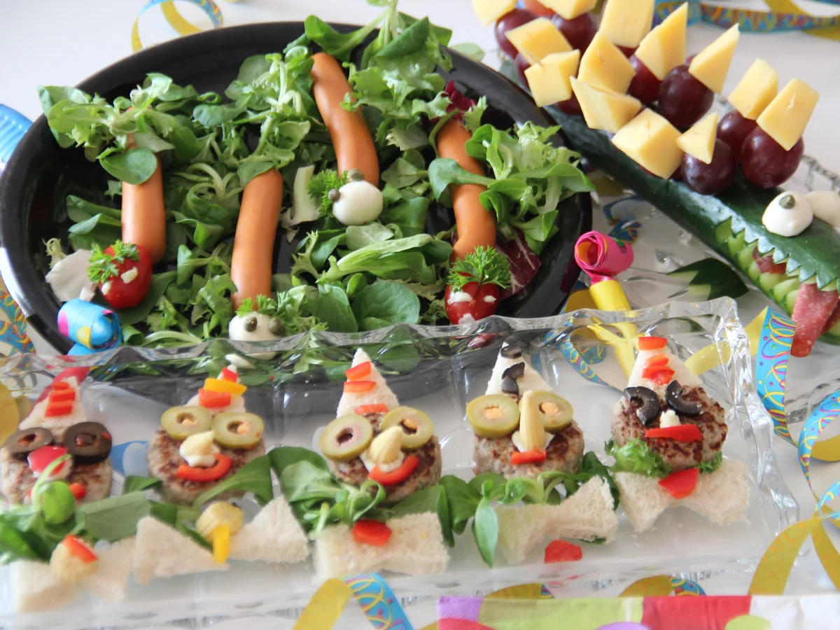 Kindergeburtstag: Gurkenkrokodil, Würstchenraupe und Clown-Frikadellen - Rezept - Bild Nr. 1977