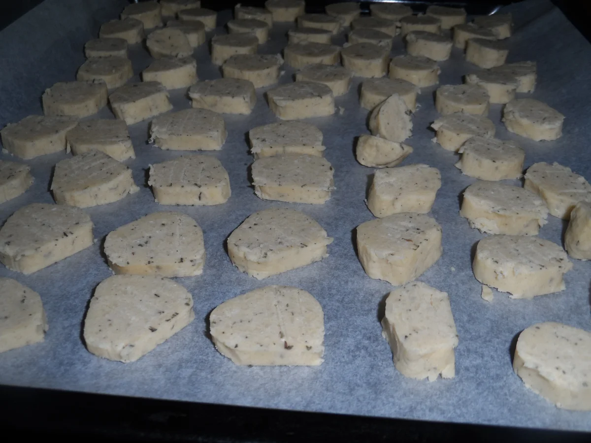 Rezept: BiNe` S PARMESAN THYMIAN KEKSE Bild Nr. 1996 BiNe` S PARMESAN THYMIAN KEKSE - Rezept - Bild Nr. 1996