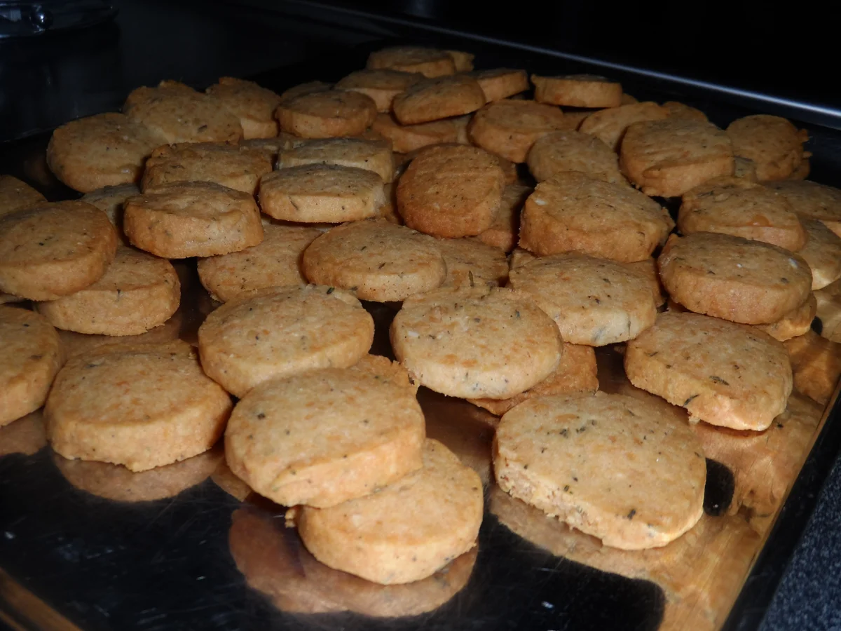 Rezept: BiNe` S PARMESAN THYMIAN KEKSE Bild Nr. 1997 BiNe` S PARMESAN THYMIAN KEKSE - Rezept - Bild Nr. 1997