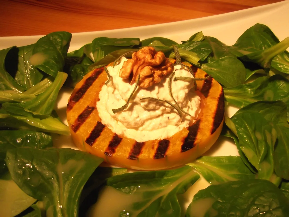 Rezept: Grillkürbis mit Grana-Padano-Creme und Feldsalat Bild Nr. 2011 Grillkürbis mit Grana-Padano-Creme und Feldsalat - Rezept - Bild Nr. 2011
