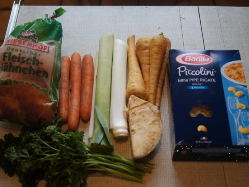 Hähnchen-Gemüse-Nudelsuppe mit Eierstich - Rezept - Bild Nr. 2035