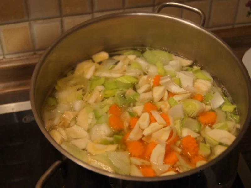 Hähnchen-Gemüse-Nudelsuppe mit Eierstich - Rezept - Bild Nr. 2041