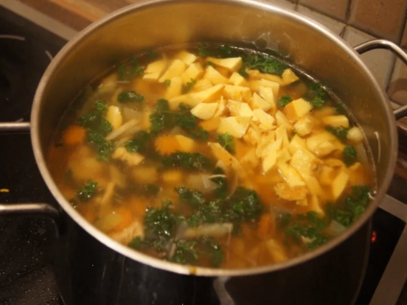 Hähnchen-Gemüse-Nudelsuppe mit Eierstich - Rezept - Bild Nr. 2051