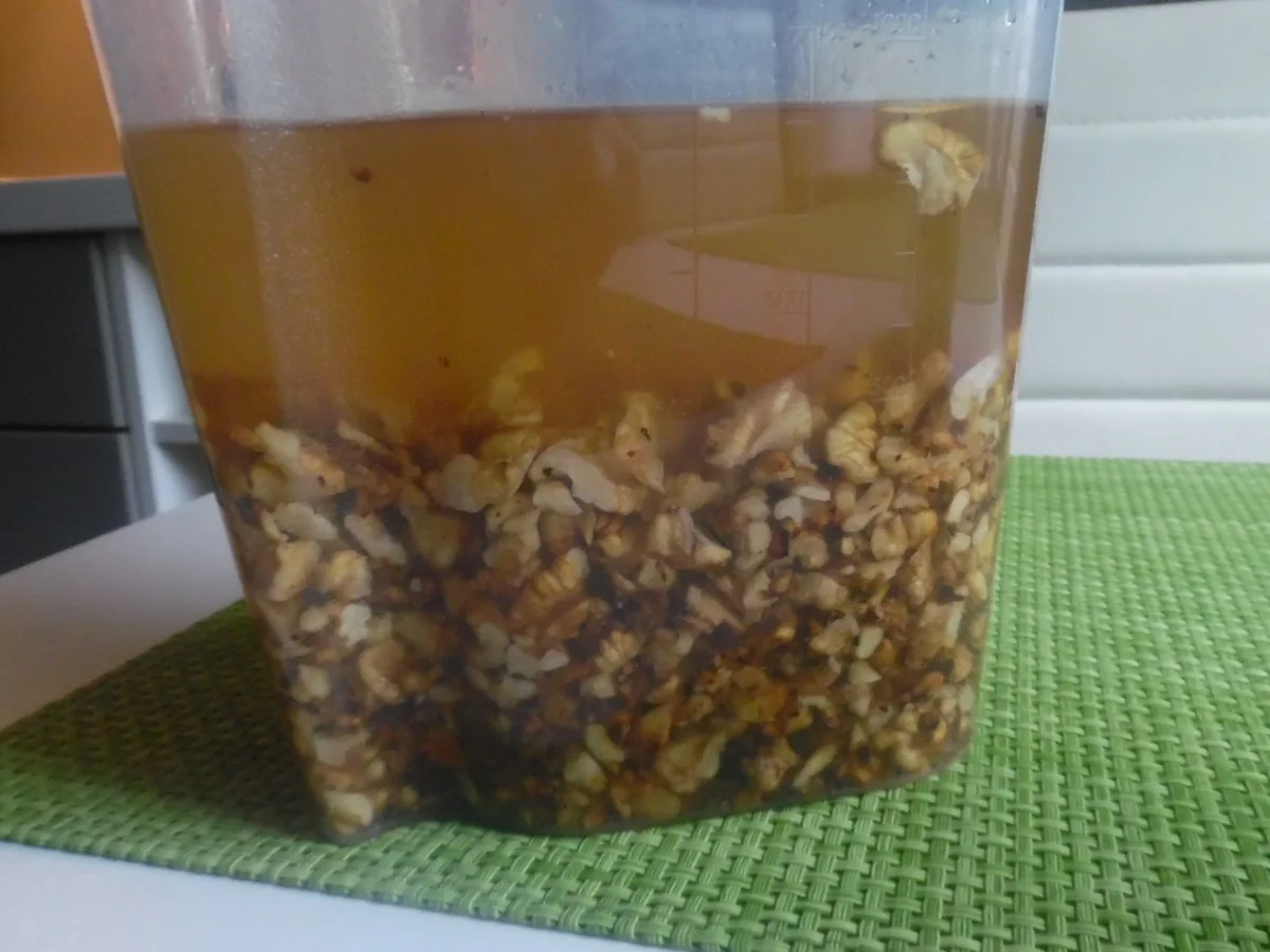 Rezept: Walnuss-Likör Bild Nr. 2043 Walnuss-Likör - Rezept - Bild Nr. 2043