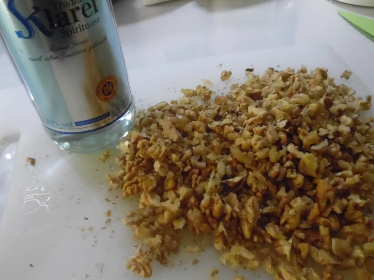 Rezept: Walnuss-Likör Bild Nr. 2045 Walnuss-Likör - Rezept - Bild Nr. 2045