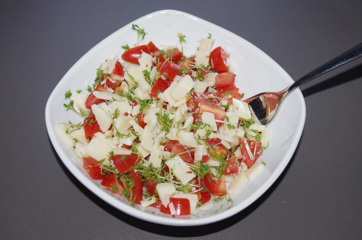 Safran Ravioli mit Grana Padano, Kresse und Tomaten Füllung - Rezept - Bild Nr. 2037