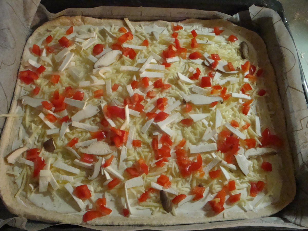 Bunte Pizza mit Quark- Öl-Teig pikant - Rezept - kochbar.de