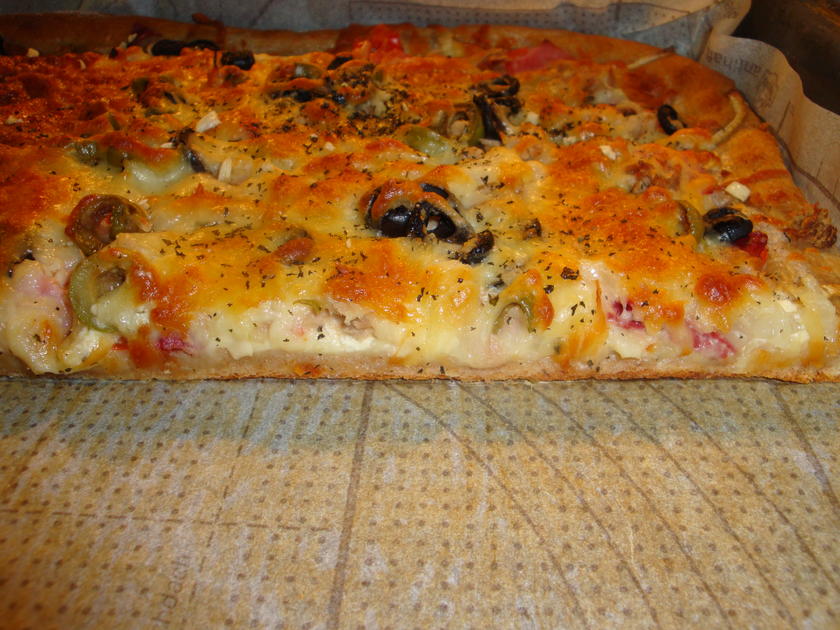 Bunte Pizza mit Quark- Öl-Teig pikant - Rezept - kochbar.de