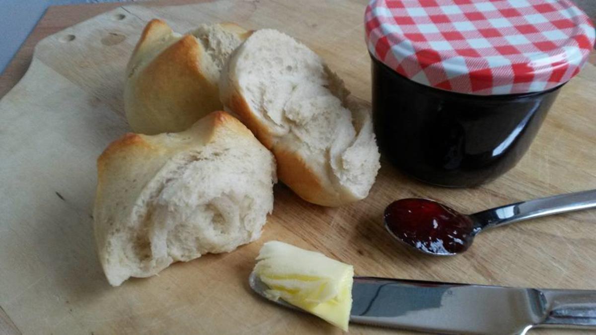 Bilder für Buttermilch - Anis - Brötchen - Rezept