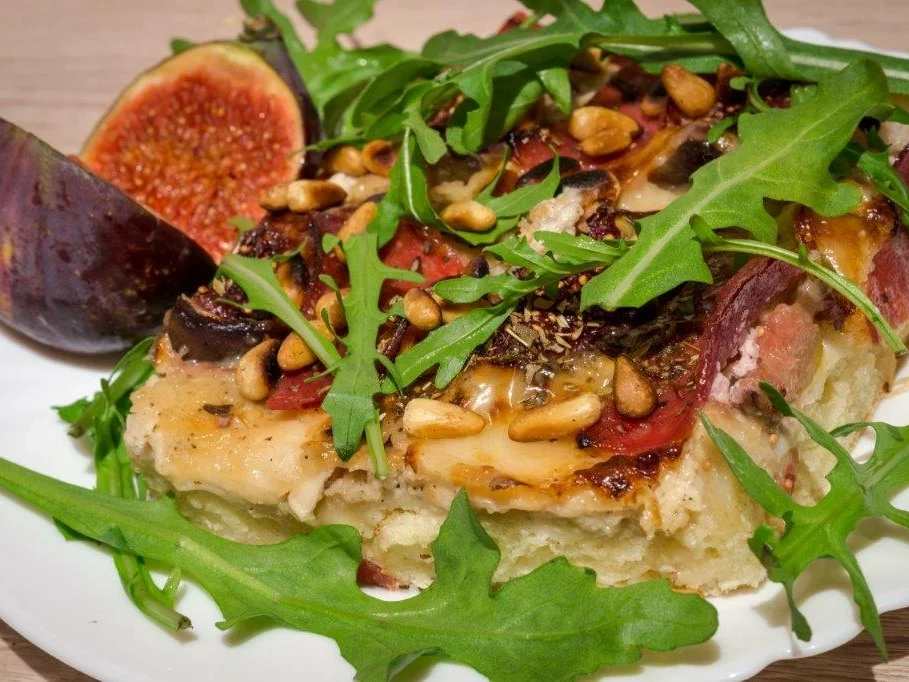 Rezept: Sizilianischer Ziegenkäse - Feigen - Salami - Flammkuchen Bild Nr. 2045 Sizilianischer Ziegenkäse - Feigen - Salami - Flammkuchen - Rezept - Bild Nr. 2045