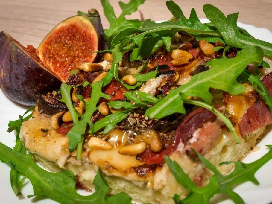 Rezept: Sizilianischer Ziegenkäse - Feigen - Salami - Flammkuchen Bild Nr. 2048 Sizilianischer Ziegenkäse - Feigen - Salami - Flammkuchen - Rezept - Bild Nr. 2048