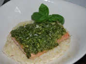 Lachs mit Pestohaube auf Risotto - Rezept - Bild Nr. 2050