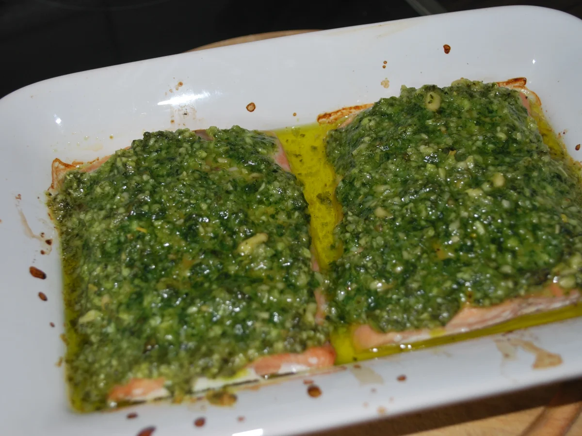 Lachs mit Pestohaube auf Risotto - Rezept - Bild Nr. 2051