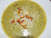 Zucchinisuppe mit Parmesan-Croûtons  - Rezept - Bild Nr. 2050