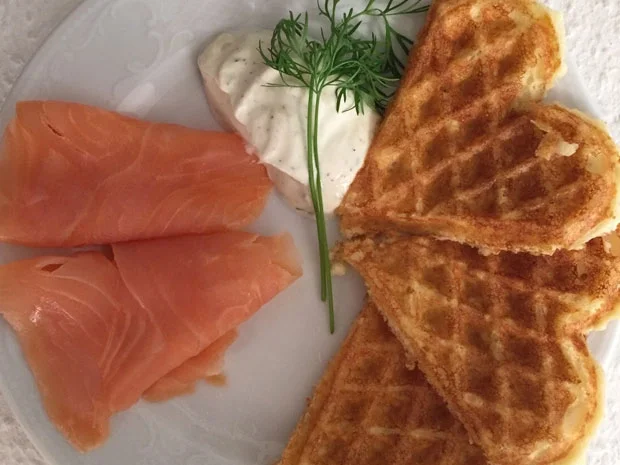 Rezept: Kartoffelwaffeln mit Räucherlachs Bild Nr. 2091 Kartoffelwaffeln mit Räucherlachs - Rezept - Bild Nr. 2091