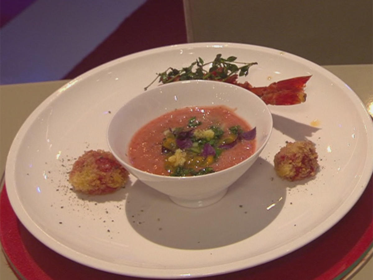 Bilder für Erdbeer-Gazpacho mit gebratener Garnele (Steffen Henssler) - Rezept