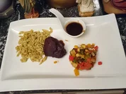 Confierte Kalbsbäckchen, Mohnspätzle, Ratatouille - Rezept - Bild Nr. 2112