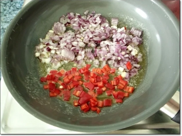 Rezept: Raffinierte Tomatensauce nicht nur für Chickenburger Bild Nr. 2111 Raffinierte Tomatensauce nicht nur für Chickenburger - Rezept - Bild Nr. 2111