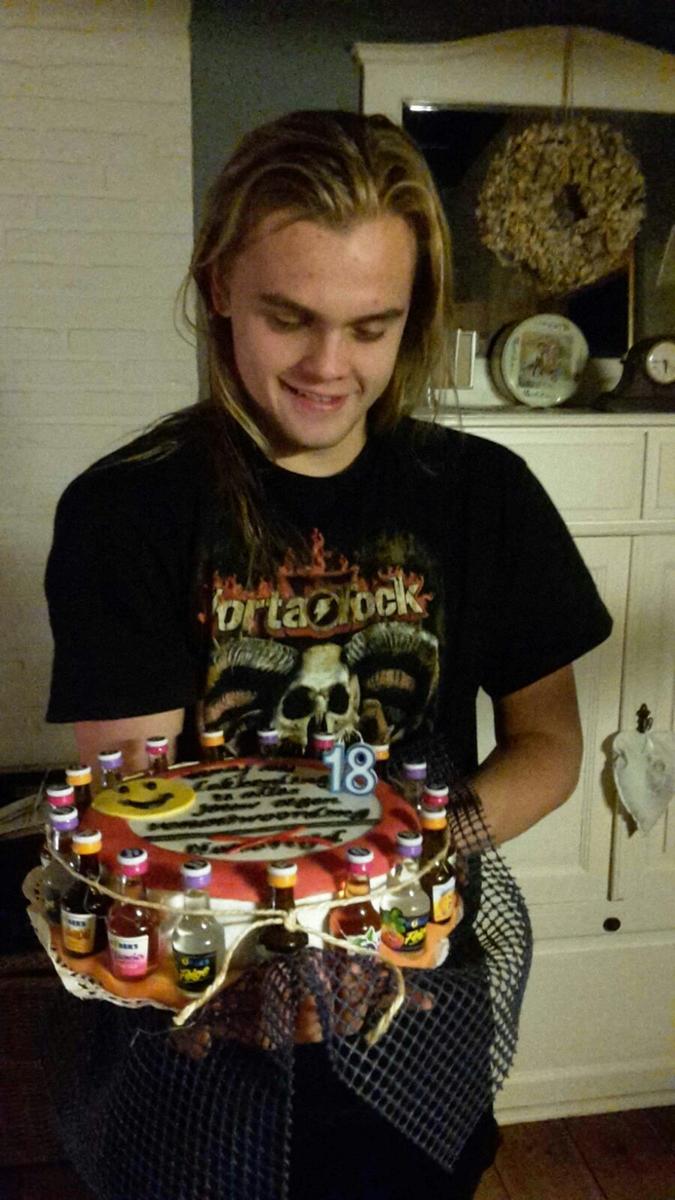 Robby's Torte zum 18. Geburtstag - Rezept - Bild Nr. 2123