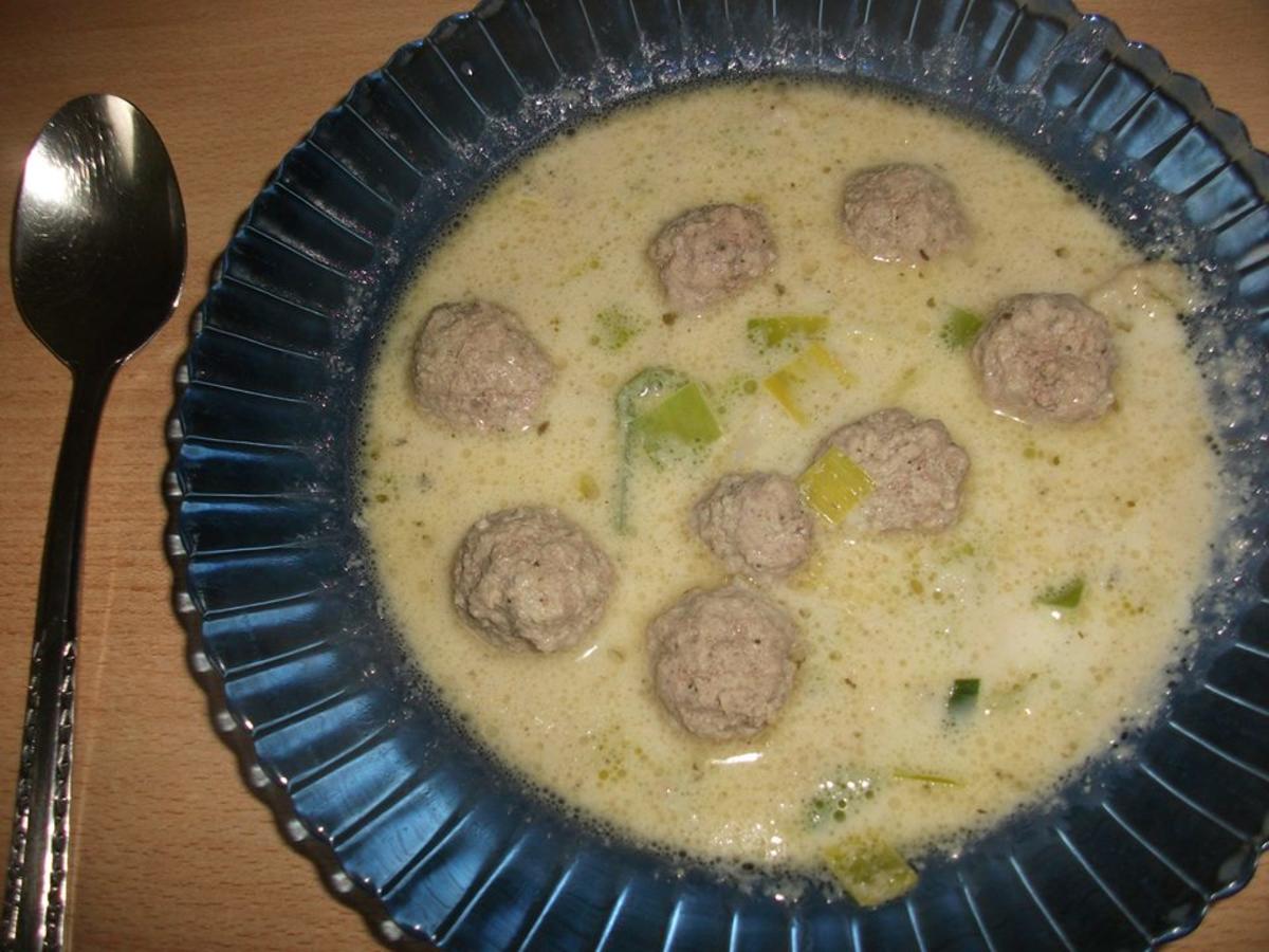 Blumenkohlsuppe mit Hackbällchen - einfach - von ayse82 Blumenkohlsuppe mit Hackbällchen - einfach - von ayse82