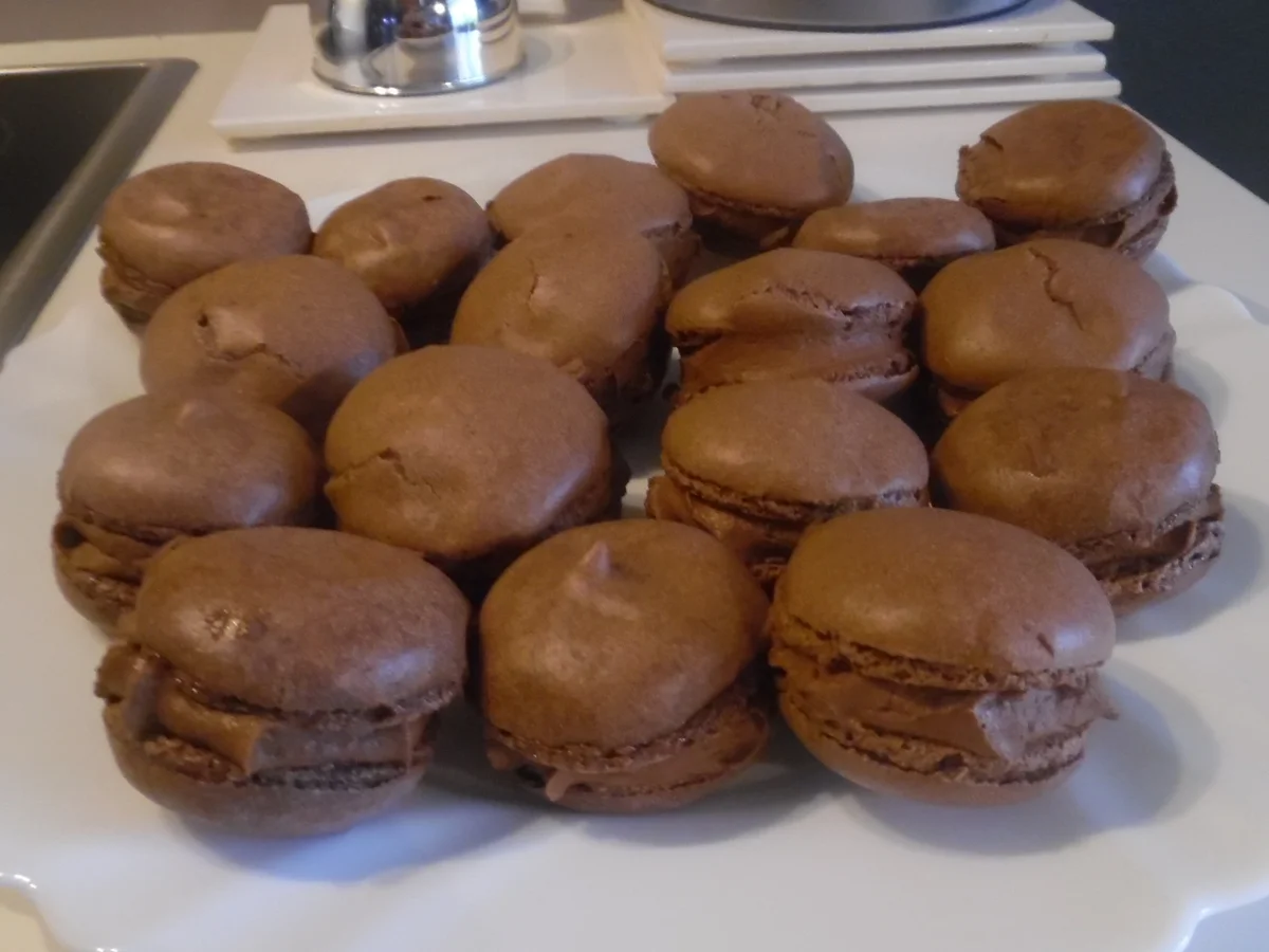 Macarons mit Schokoladen-Füllung - Rezept - Bild Nr. 2124