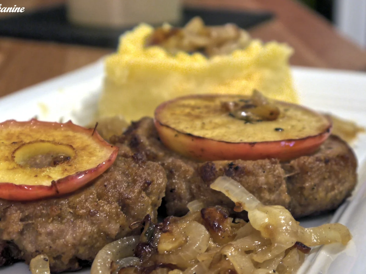 Apfelbouletten mit Zwiebeln und Kartoffelstampf - Rezept - Bild Nr. 2169